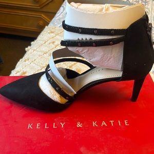 Kelly & Katie black heels sz 8